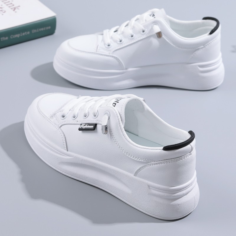 Red versátil zapatos blancos para mujeres primavera y otoño de 2025 nuevos zapatos de mujer zapatos deportivos cómodos de estilo nacional skate
