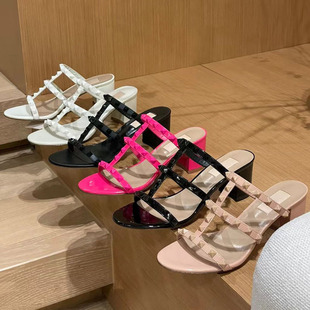 24�ļ��¿�߸�����Ů��Ƥ�Tᔴָ���Ь�r�������и�ŮЬ�⴩�߶�