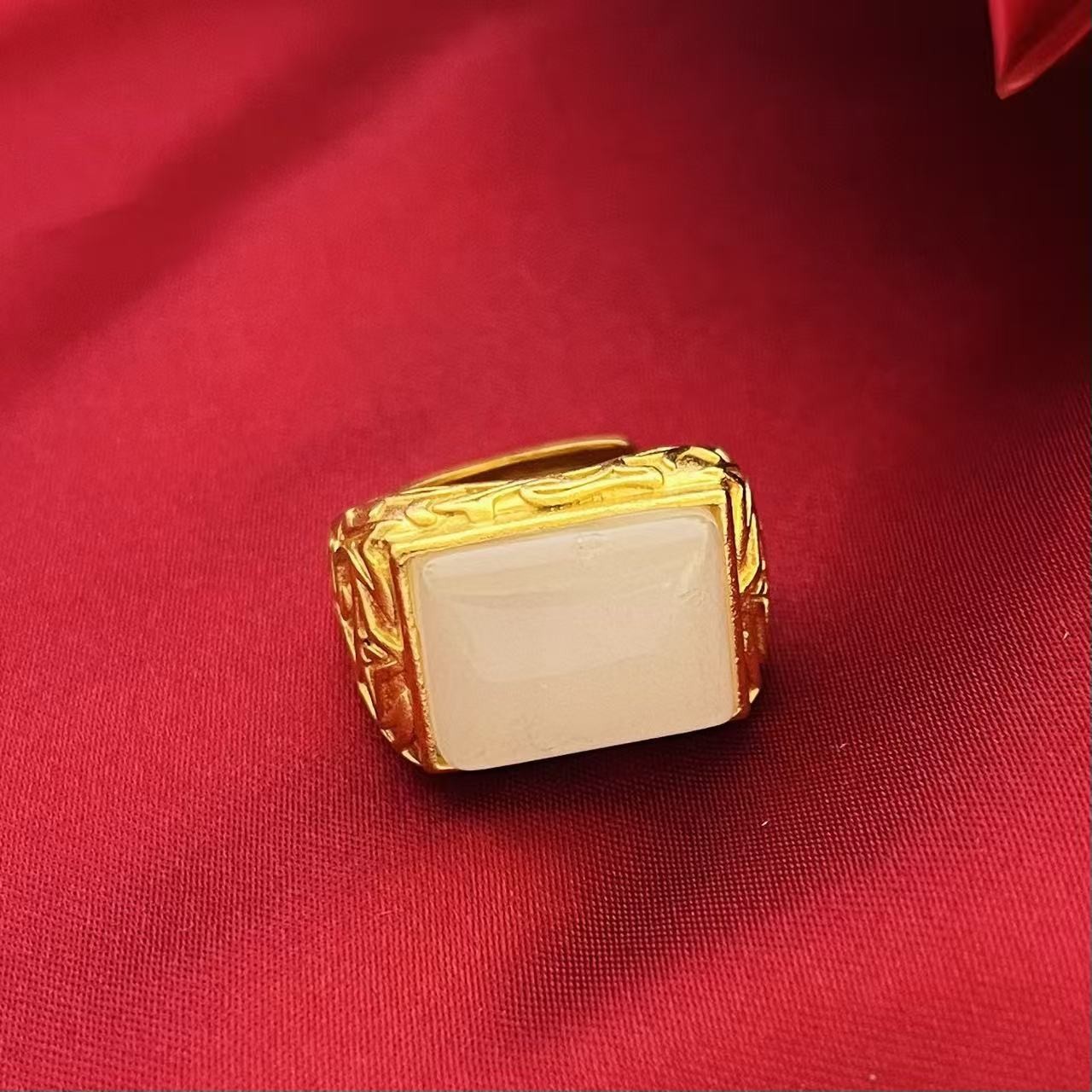 黄銅の金メッキの福の金儲けの指輪の男性の多種類の車の花は宝の蛇口の関公の戒子の金メッキの指輪を招きます。