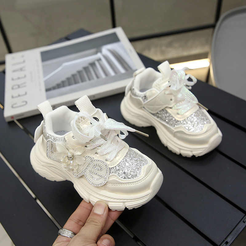 女の子スポーツシューズ 2025 夏新ベビープリンセスソフトソールファッションシューズスパンコール蝶女の子お父さん靴|undefined