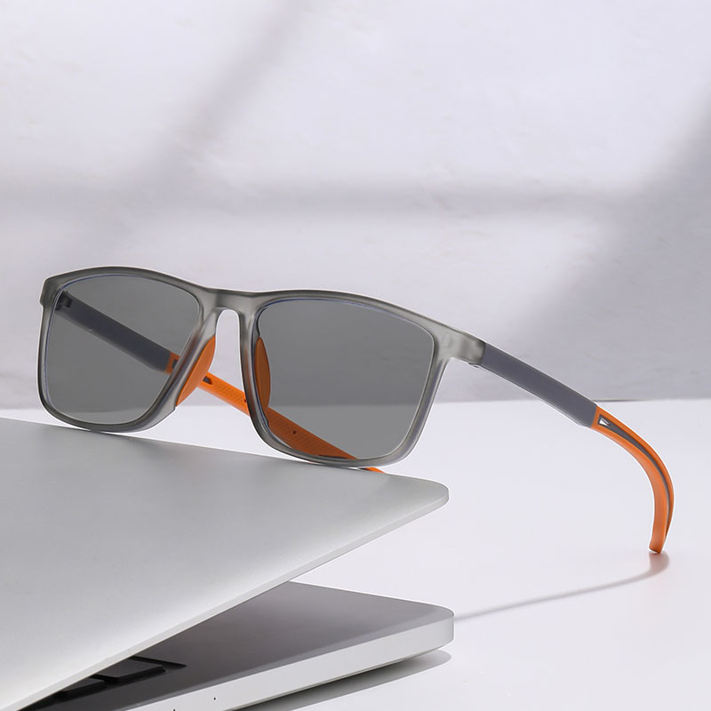 Trendy and Cool Sports Color-Changing Glasses, Anti-Blue Light Color-Changing Myopia Glasses for Men, Outdoor Anti-Collision and Anti-Falling Day and Night Glasses