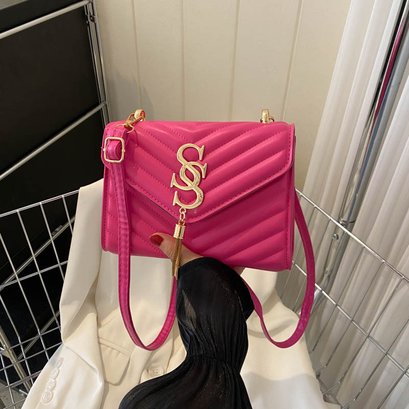 Bolso simple de moda personalizada para las mujeres 2023 otoño nueva moda metal borla bolsa de hombro cadena mensajero bolsa para mujeres