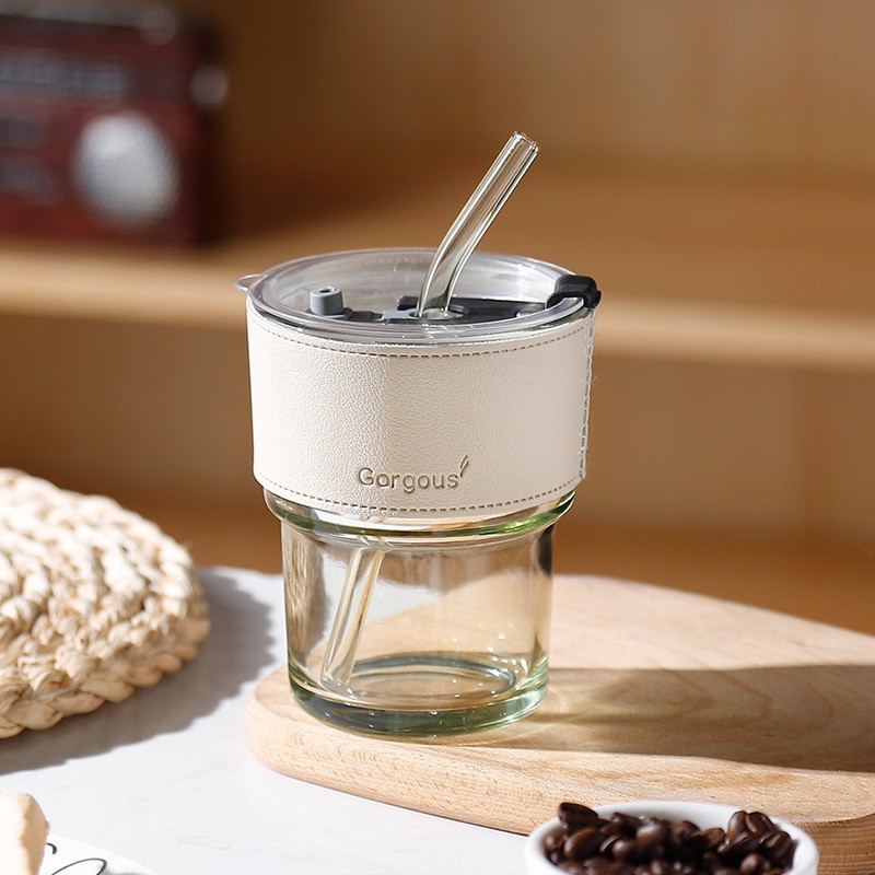 Taza de vidrio de alto valor para niñas, resistente a altas temperaturas, taza de agua de regalo para actividades de apertura, taza de café de lujo ligero y de alta gama con pajita