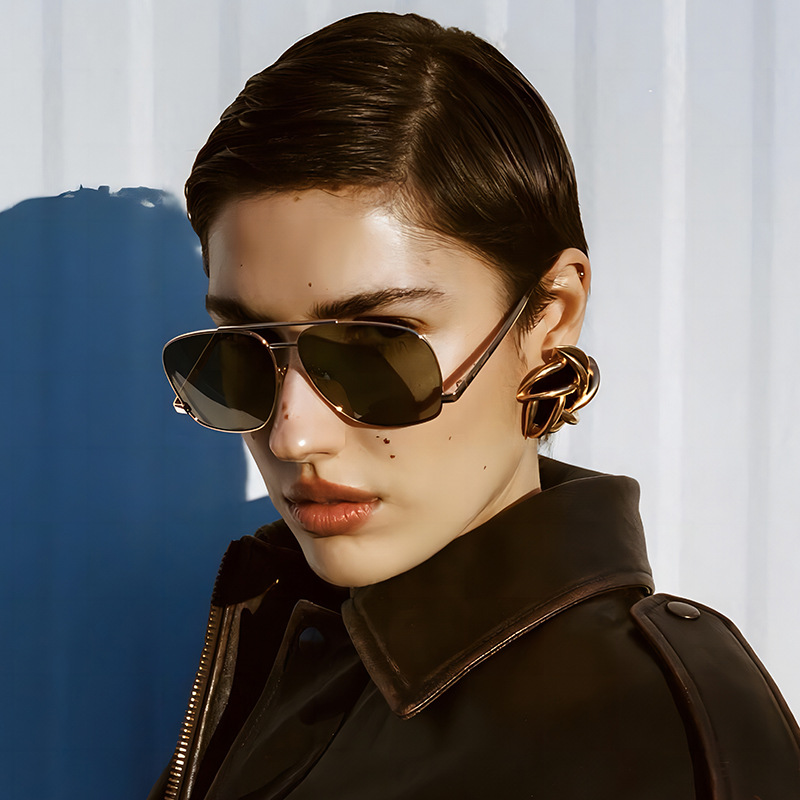 38g Weight Full Frame Glasses Structure Sunglasses Classification PC, UV400 Protection Lens Material Special-Shaped Mirror Glasses Style Holiday, Outdoor, Travel Occasion Solid Color Pattern All Seasons Season Unisex Gender Casual, Elegant Style Casual Elegant Solid Color PC UV400 Protection Special-Shaped Mirror Full Frame Women's Sunglasses 无