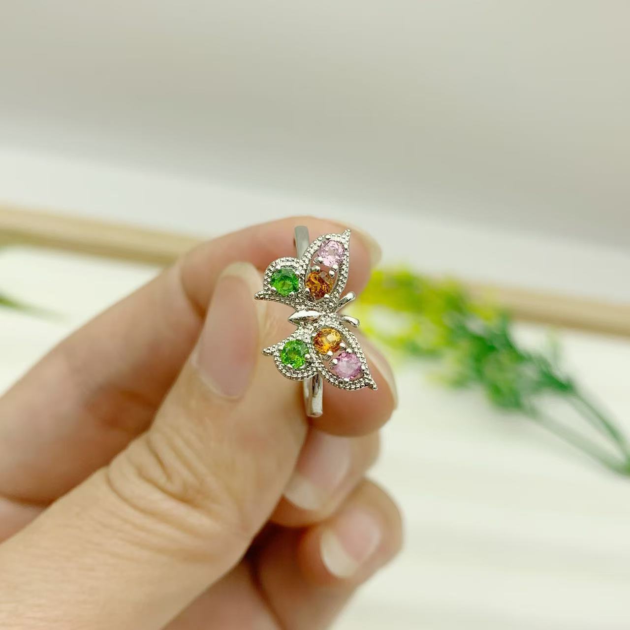 (2개) 새로운 높은 컬러 값 컬러 링 오프닝 조정 가능한 나비 토르말린 컬러 인레이 925 전기 도금 실버 자연