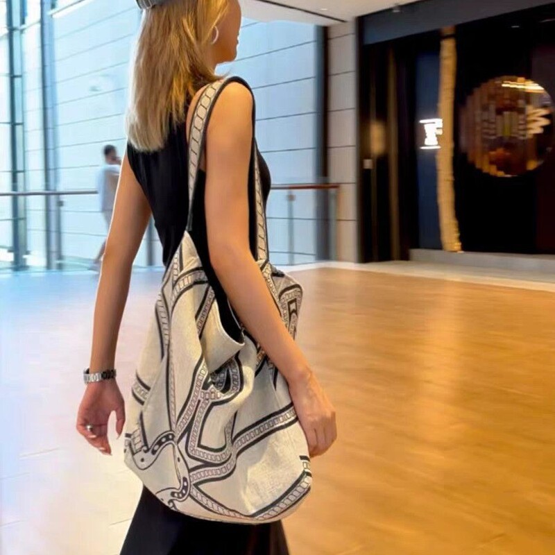 This Year's Trendy High-Quality Fashionable Pony Canvas Bag with Totem Linen Print Tote for Commuting, Large Capacity Single Bag