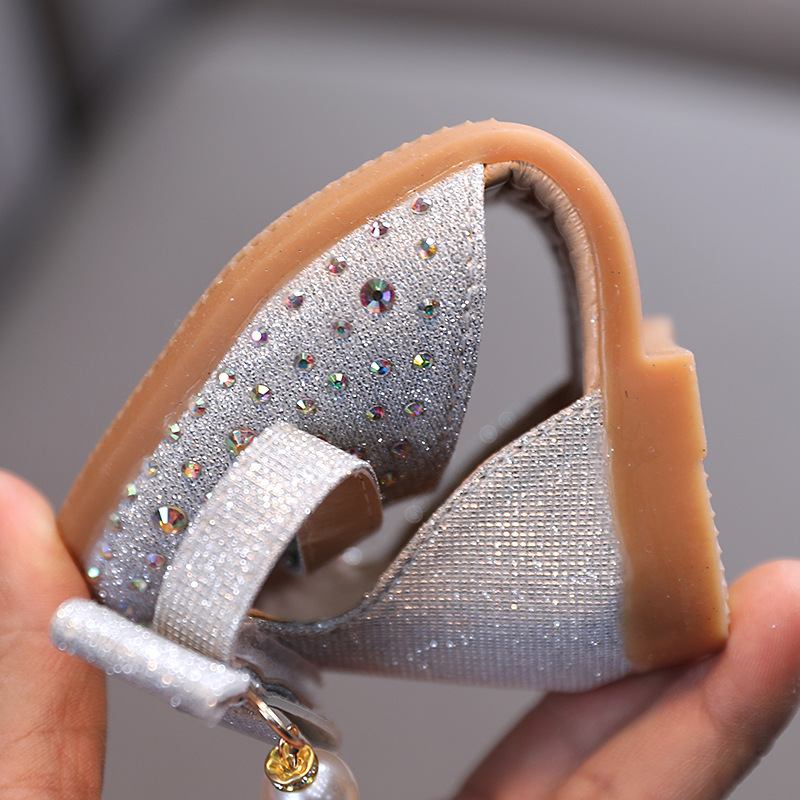 Zapatos de cuero para niños 2021 primavera nuevo estilo coreano Zapatos de una sola capa para niñas Pearl Rhinestone zapatos de princesa lindos para niños pequeños