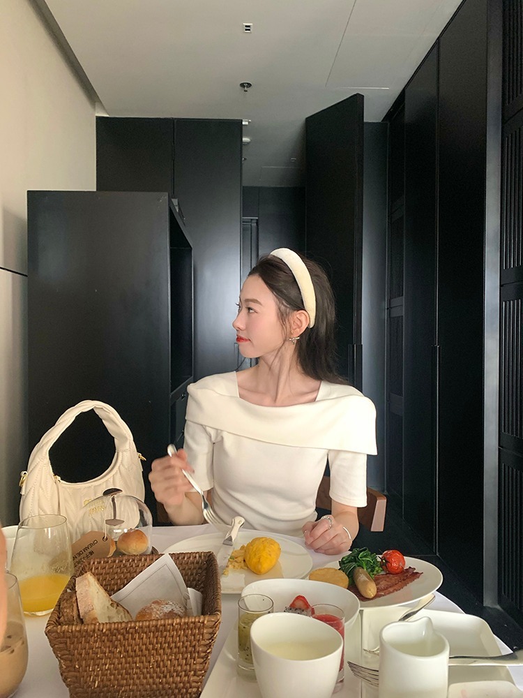 Women's Slim Fit Sweater Image 3