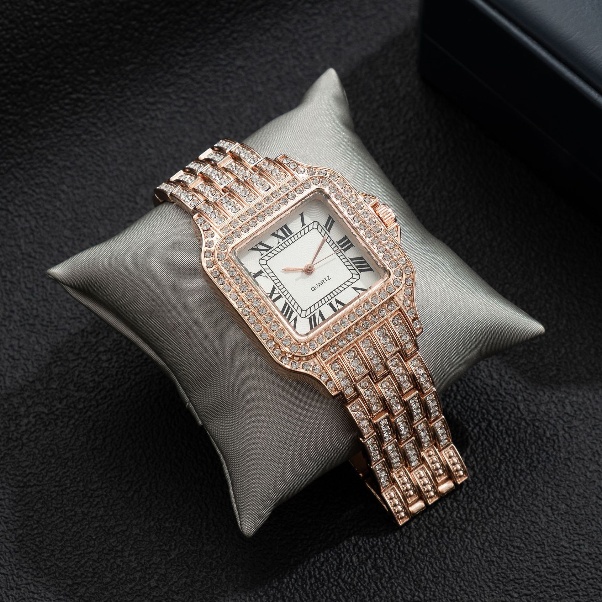 Cross-border live broadcast square Roman fashion Diamond women's quartz watch bracelet women's watch manufacturers send women's watch
