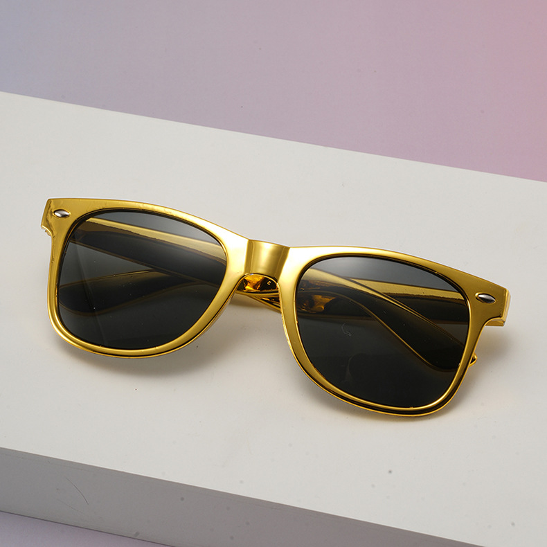 Gafas de sol retro de moda 2025, estilo caramelo con clavos de sombrilla de arroz, venta al por mayor directa de fábrica