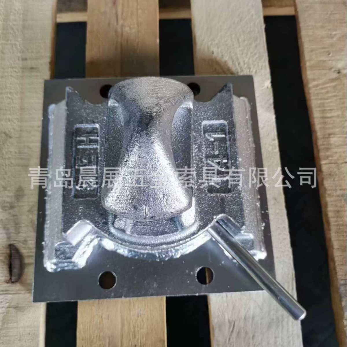 Сварная стальная пластина «Ласточкин хвост» нижняя блокировка контейнера крепеж 45 градусов «Ласточкин хвост» нижняя блокировка «Ласточкин хвост» имеет большое количество торсионных замков.