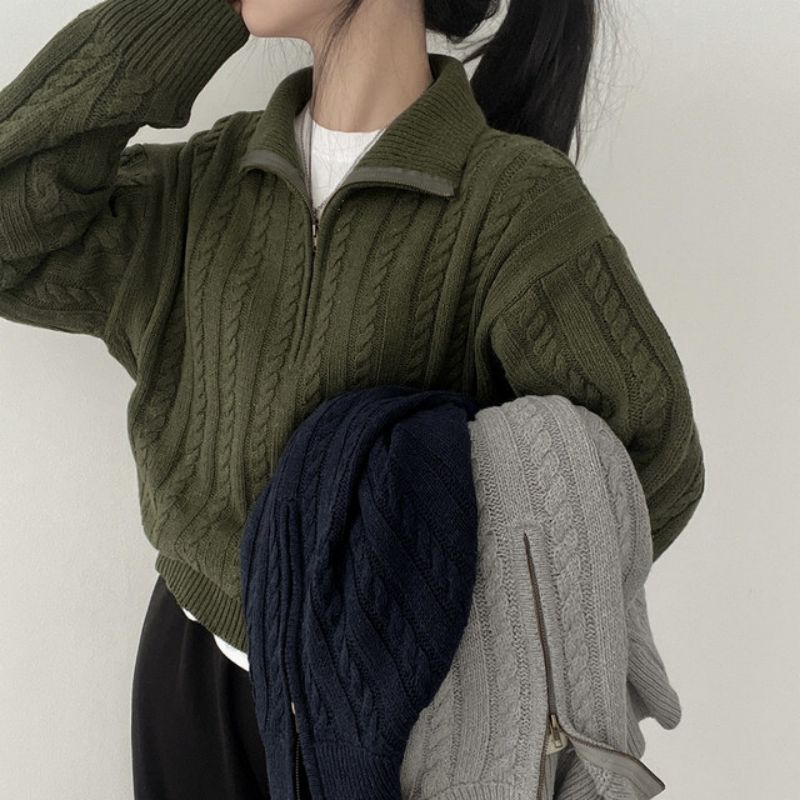 Demi-season knitted retro short sweater with zipper
