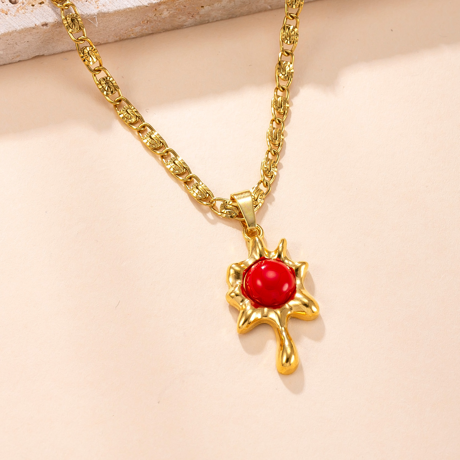 Colgante único transfronterizo especial collar de acero inoxidable diseño de nicho fundición hoja de arce con incrustaciones de piedra natural accesorios de joyería de acero de titanio