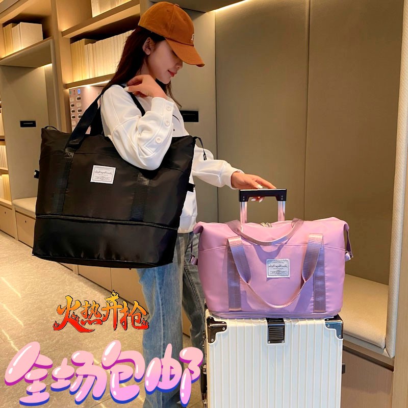 Capacious travel bag