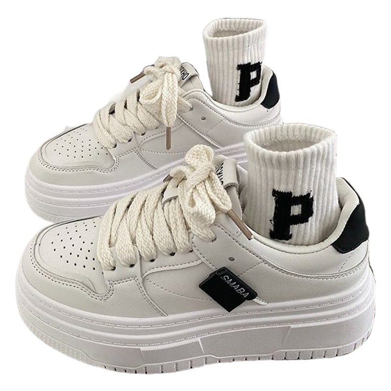 Zapatos blancos de moda para mujer 2023 nuevo estilo coreano verano versátil plataforma casual nicho diseño original zapatillas para mujer
