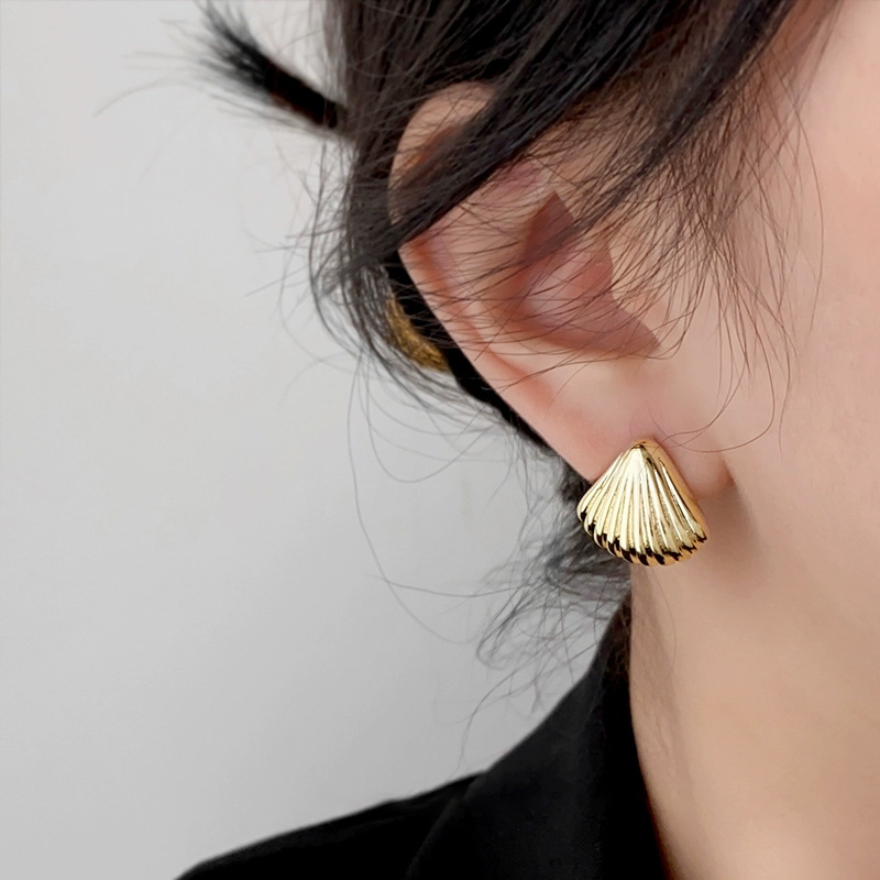 Internet celebridad dulce fresco personalizado pendientes de concha hembra no perforado mosquito bobina oreja clip temperamento moda nicho pendientes simples moda