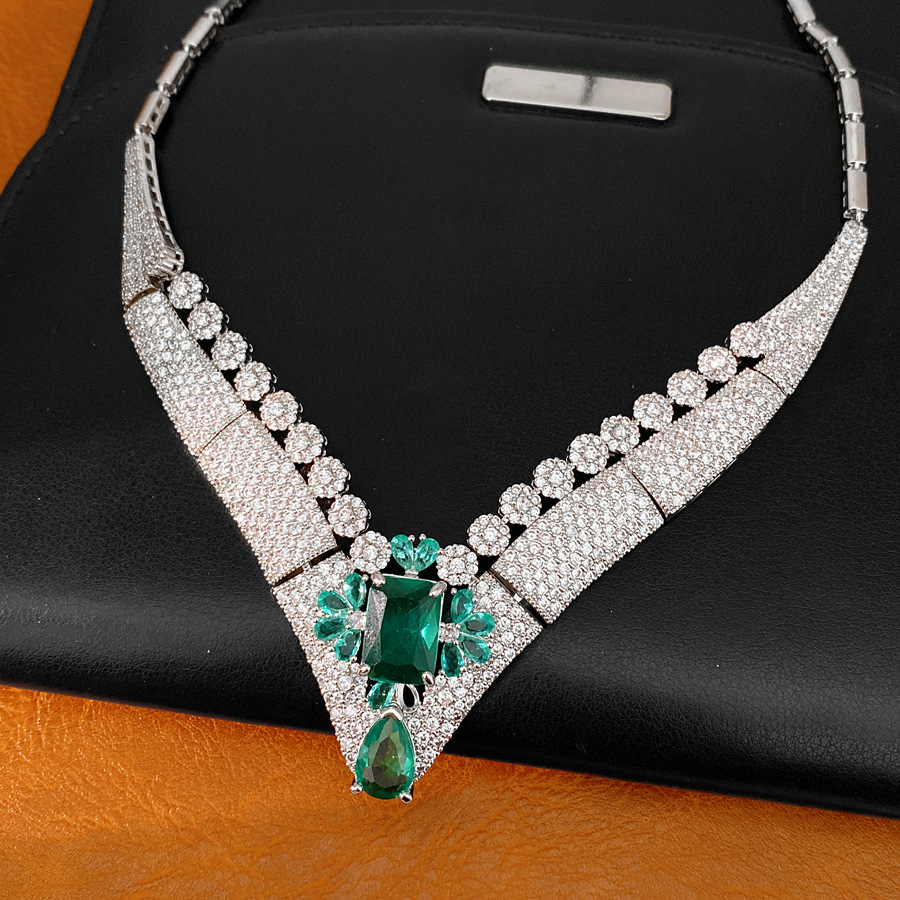 18 quilates de oro verdadero collar de flores de piedra cuadrada estilo palacio retro clavícula collar ligero lujoso de alta calidad para mujeres