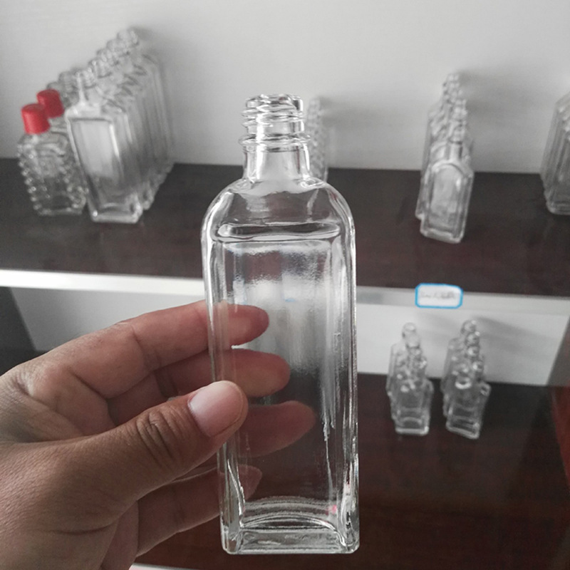 厂家批发红花油玻璃瓶风油精瓶跌打扭伤药油瓶各种规格大