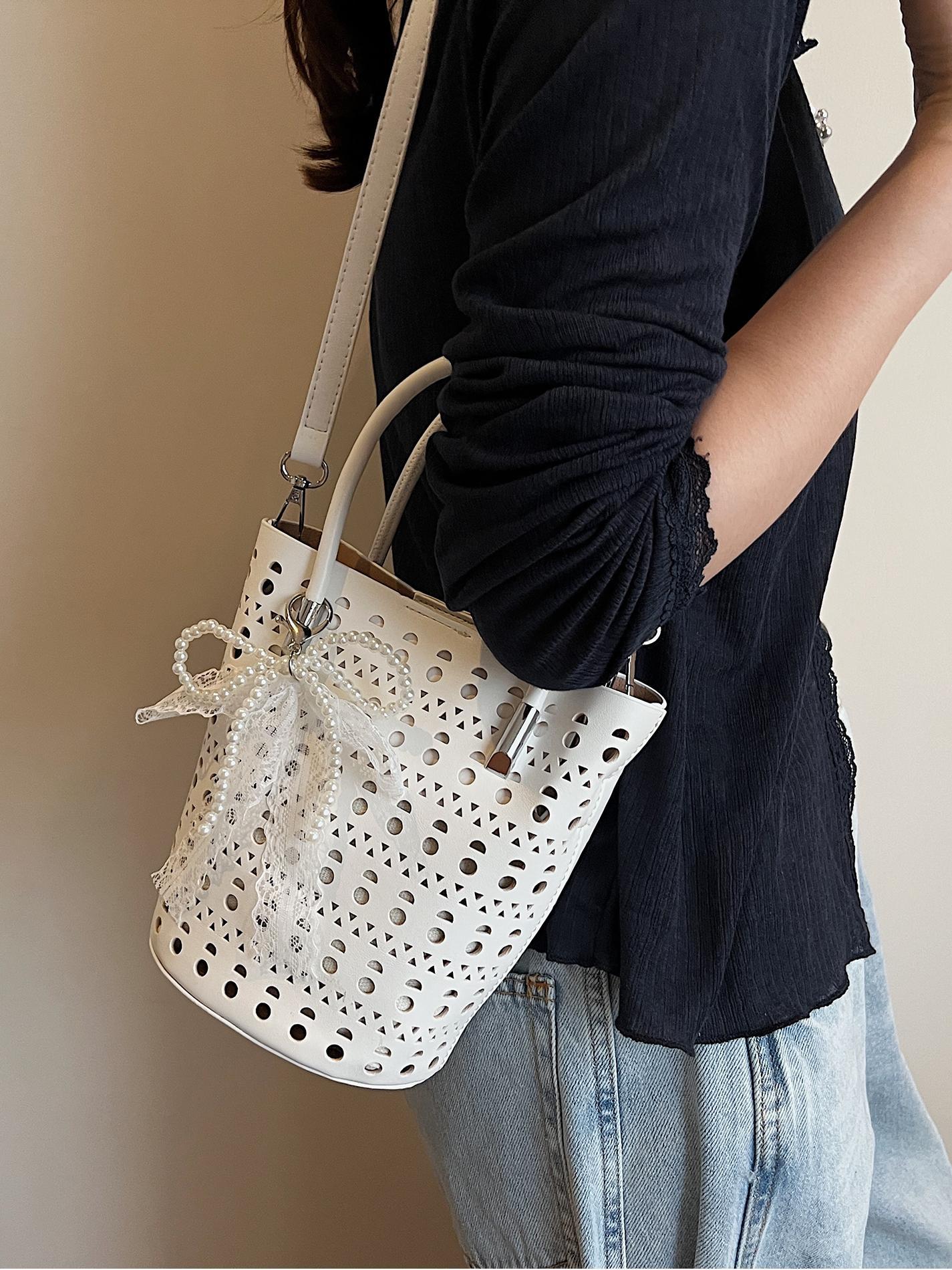 Bolsa de balde hueca de verano para mujeres 2025 nuevo nicho de moda versátil bolso de hombro bolsa de tendencia casual