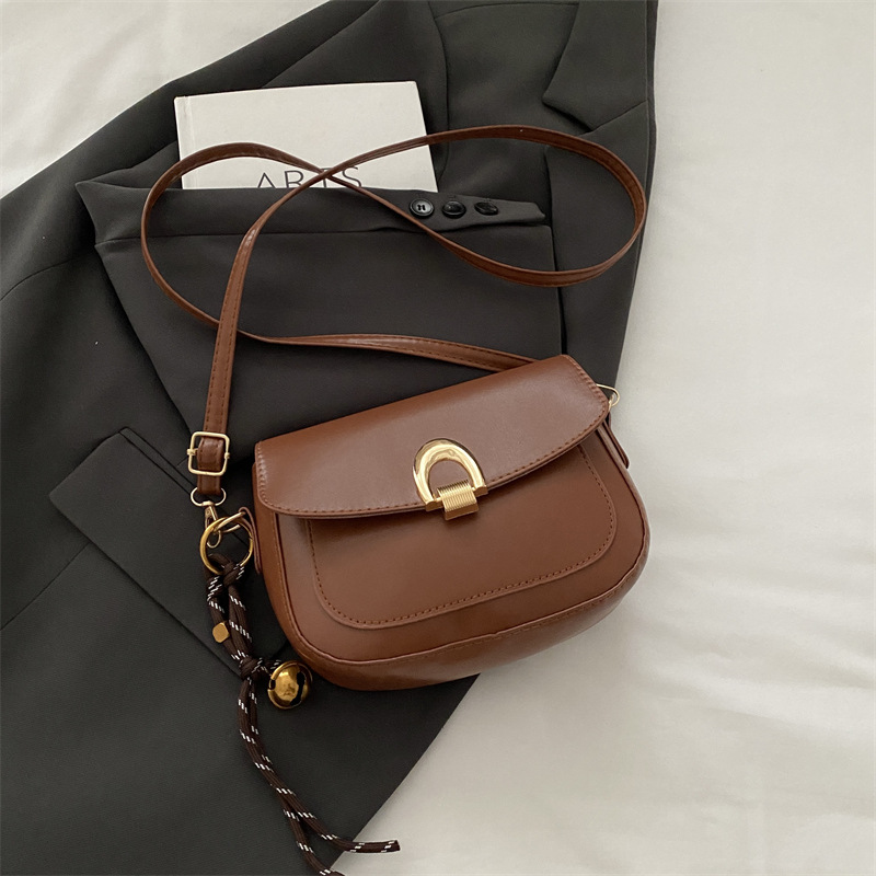 A principios de la primavera de 2025, bolsos de silla de moda casuales coreanos, bolsos de mujer de alta calidad.