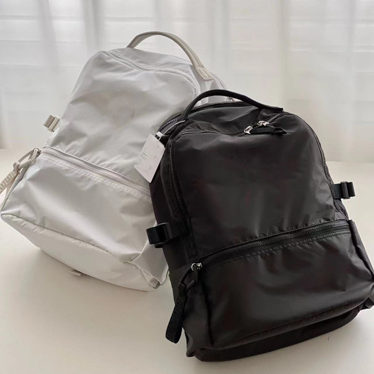 双肩包女高颜值时尚简约背包大容量百搭防水尼龙中性款包现货批发