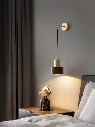 北欧壁灯现代简约创意个性卧室床头客厅背景墙全铜灯具胡桃木灯饰