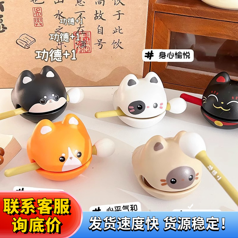 招き猫の木魚のテーブルの置物が可愛いです。
