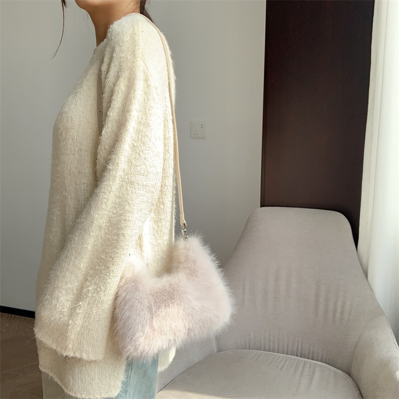 Women's Bag autumn and winter fox fur lunch box bag hand held dinner bag temperament furry bag high grade plush underarm bag_voghion.com