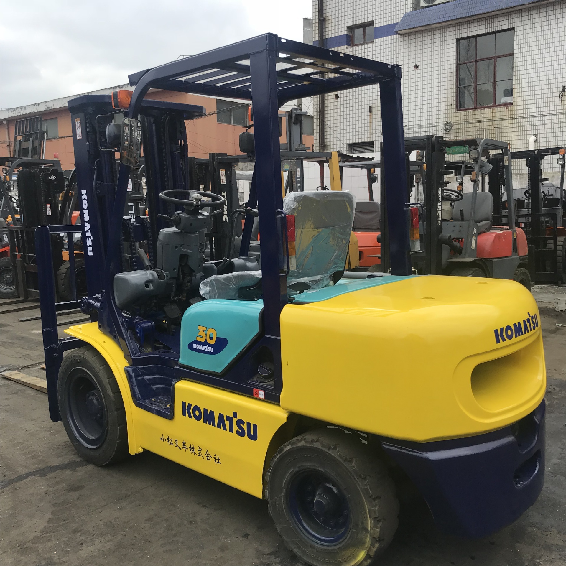 供应优质二手日本3吨4.5米圆抱叉车卡斯卡特纸卷夹免费送货