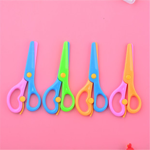 Children's handmade safety scissors student cartoon spring scissors kindergarten does not hurt the hand paper-cut scissors manufacturers wholesale