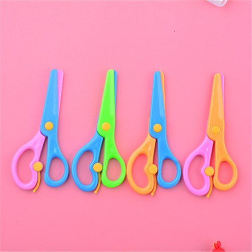 Children's manual safety scissors for students, cartoon spring scissors for kindergarten, no harm to hands, paper-cut scissors, manufacturer wholesale
