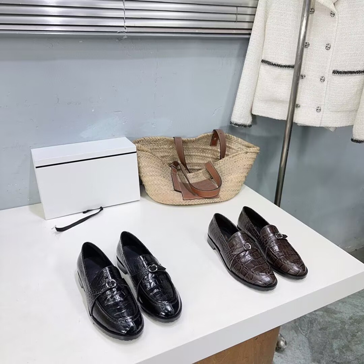 High-end Women's Shoes 2025 Season New Crocodile Style Flat Loafers Hand-stitched Slip-on Leather Shoes