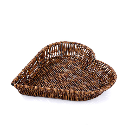 Handmade Braided Heart-Shaped Snack Storage Tray Creative Fruit Bowl Ornament Vegetable Basket Wicker Fruit Basket for Sale