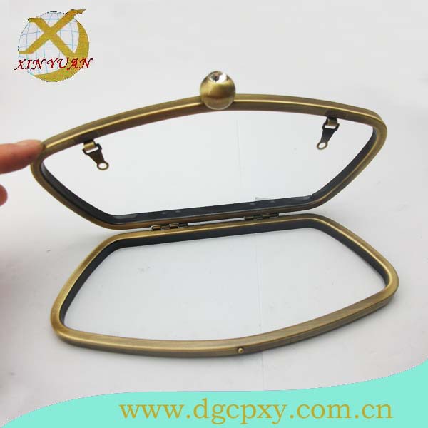 厂家直销反口手袋铁铰 ，口金配件 ，指甲修剪美容套铁框扣