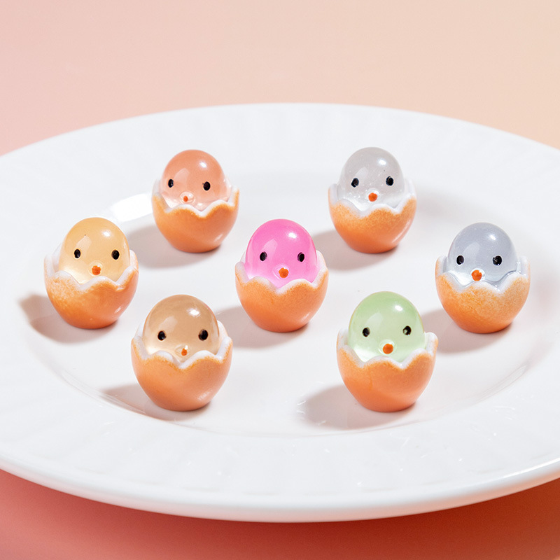 Broken shell chicken egg shell chicken mini micro landscape luminous resin diy jewelry Yiwu accessories luminous stall
