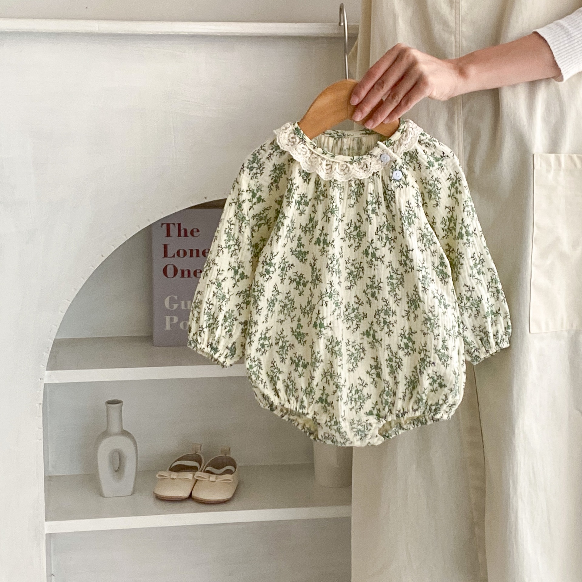 2024 frühling 0-3 Jahre Alten Weiblichen Baby Kleine Spitze Kragen Gedruckt Langarm Ha Kleidung Tasche Butt overall crawler Kleidung_voghion.com