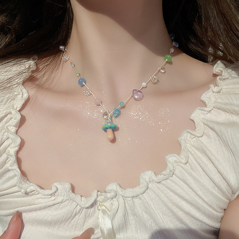 Collar con colgante de cuentas de estrella de color de verano, dulce femenino, pequeña cadena de clavícula fresca, estilo de vacaciones, collar de todo fósforo de nicho