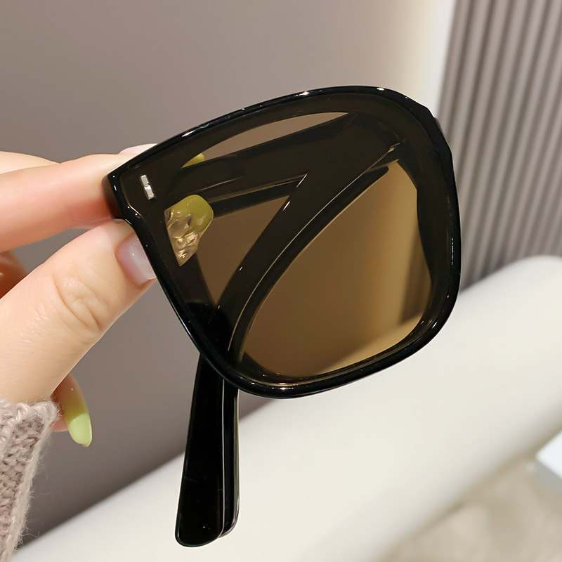 Handheld summer sunglasses