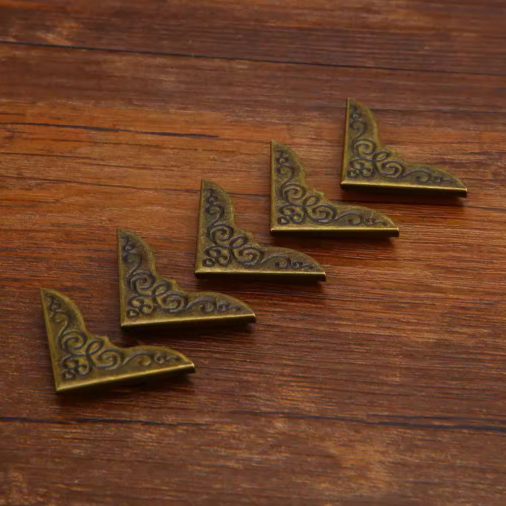 청동 모서리 4개