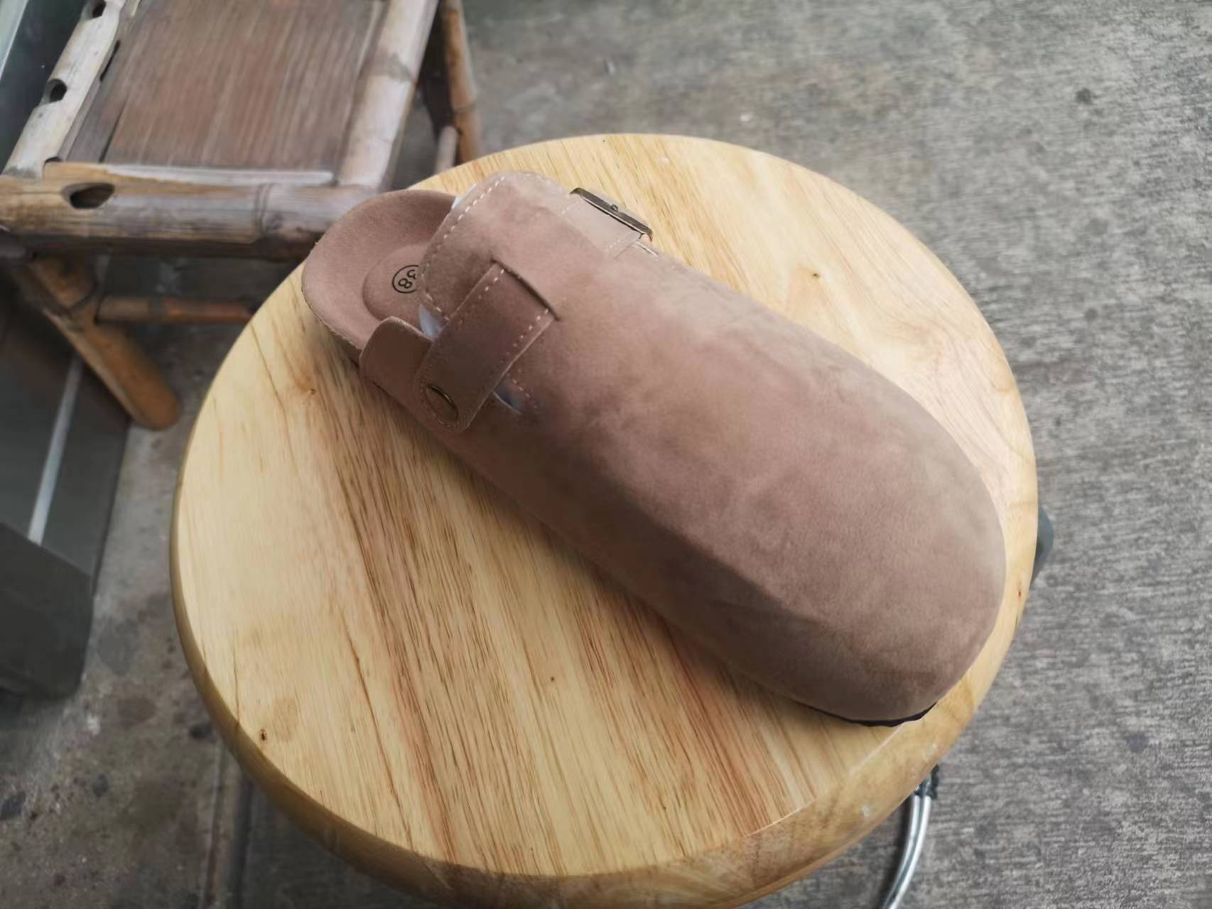 Más tamaño de comercio exterior cerrado dedo del pie medio zapatillas casual retro punta redonda slip-on cinturón hebilla plana Muller zapatillas al por mayor