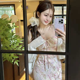 气质连衣裙2026新款女夏季法式赫本风甜美温柔收腰碎花粉色吊带裙