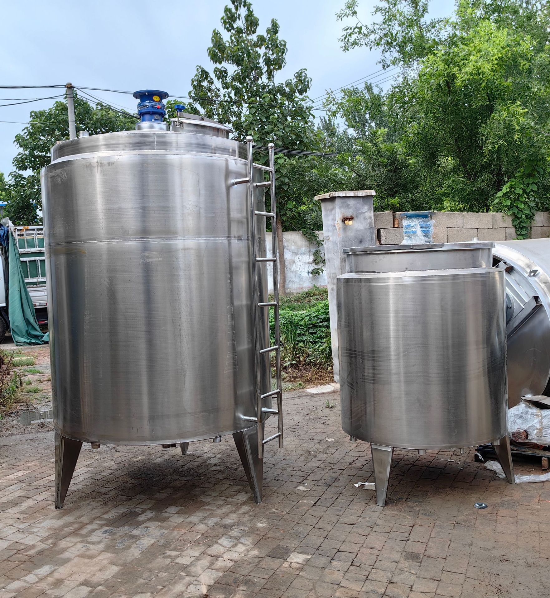 500升大型不锈钢加热立式储罐液体发酵罐1000升化工原料储罐