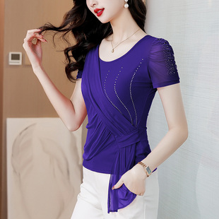 Bottomed ironing shirt for women in spring and summer 2025 summer new T-shirt for women design sense waist-hugging fashionable top square dance