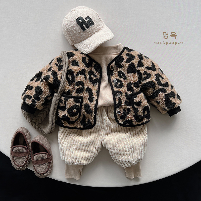 Abrigo de felpa con estampado de leopardo para niños 2024 Invierno Engrosado para niños cálido japonés y coreano ropa para niños y niñas abrigo personalizado