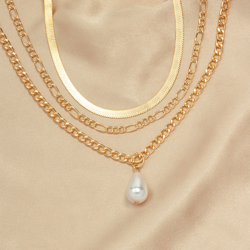 Gold-Plated Pearl Necklace Image 4