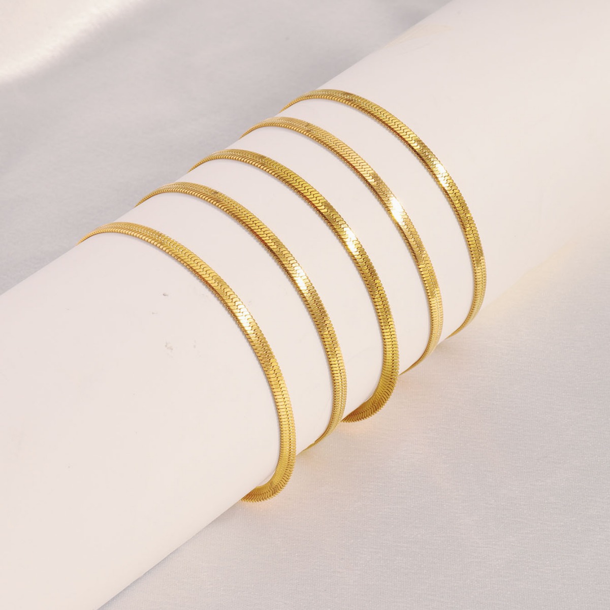 Pulsera de acero de titanio Pulsera de serpiente redonda de serpiente plana de lujo simple y ligera