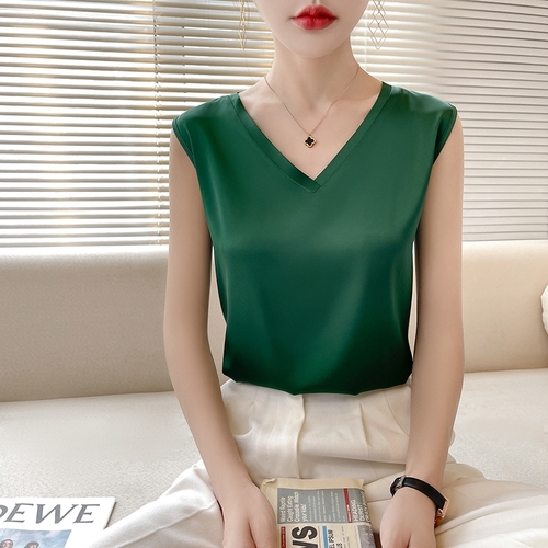 Summer V-neck silk camisole for women with short loose ice silk sleeveless suit bottoming large size camisole for women