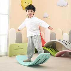 シーソーの子供の室内の聡明な板のバランス板の感覚は統一的に器材の家庭の集中力の曲がった板のおもちゃを訓練します。