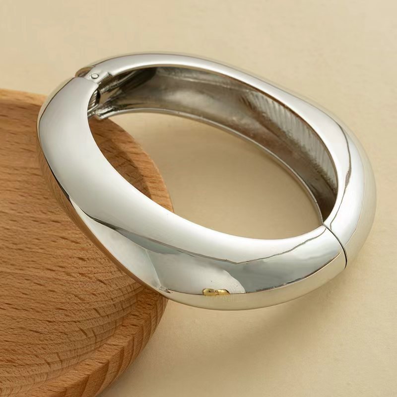 Europa y los Estados Unidos lujo transfronterizo diseño ligero de la industria pesada sensación pulsera metálica brillante abertura pulsera geometría minimalista personalidad amplia joyas