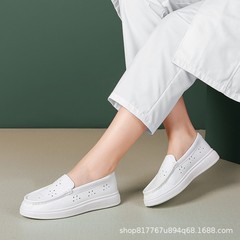 女性用ナースシューズ、柔らかい靴底、通気性、疲れにくい、夏用医療サンダル、平底、厚底、中空の白い靴、作業靴